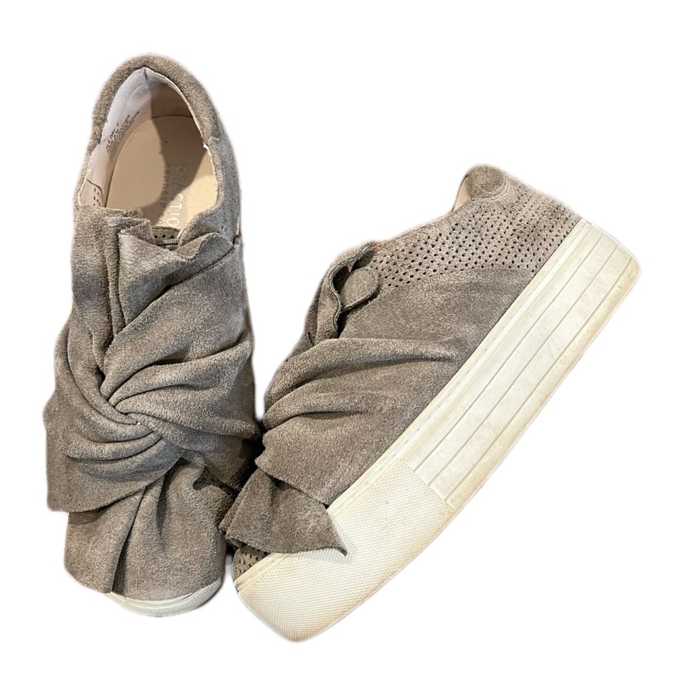 PLATFORM GREY SUEDE SNEAKERS